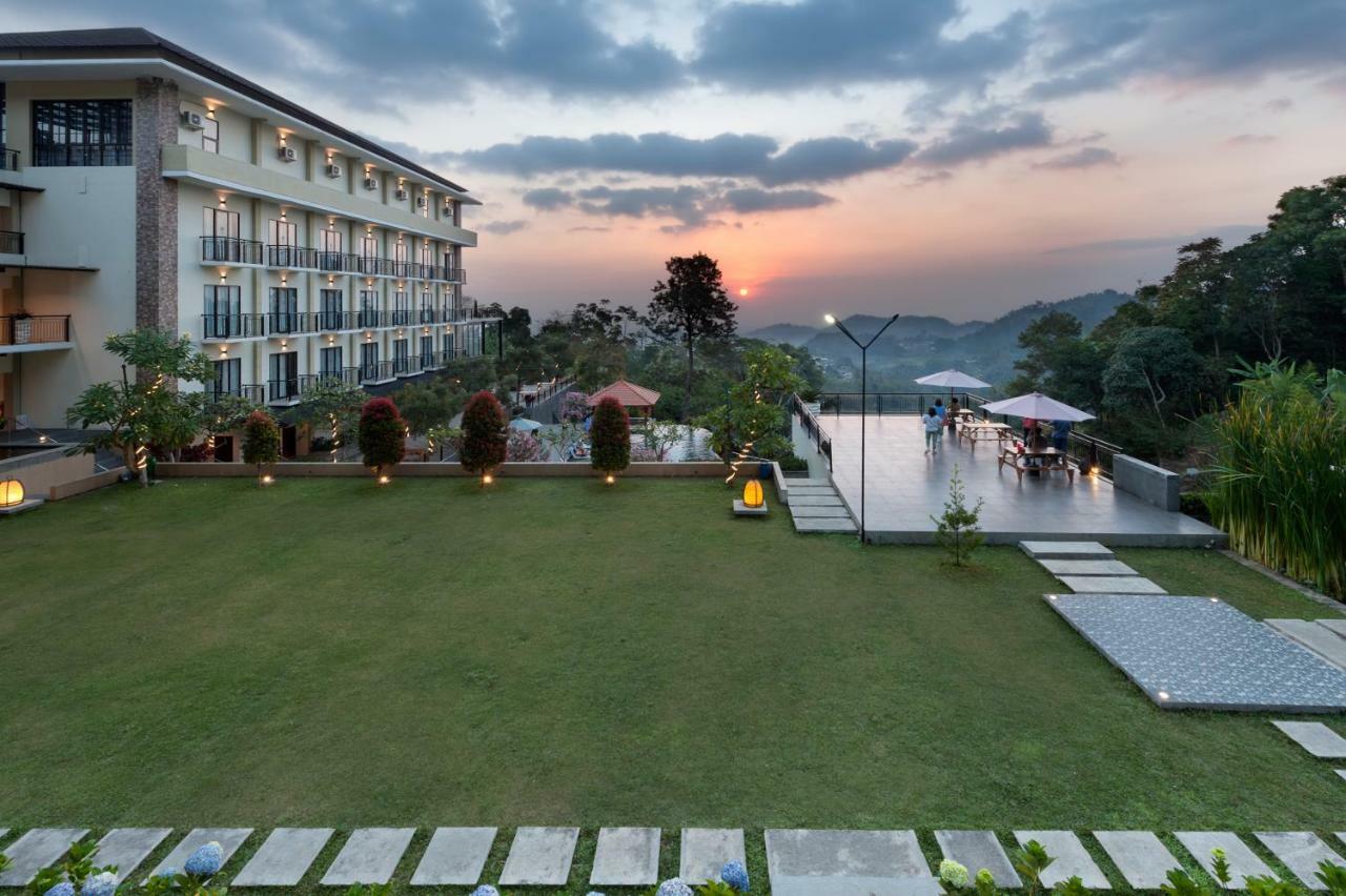 Nava Hotel Tawangmangu Exterior photo