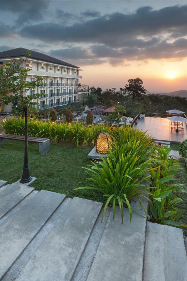 Nava Hotel Tawangmangu Exterior photo